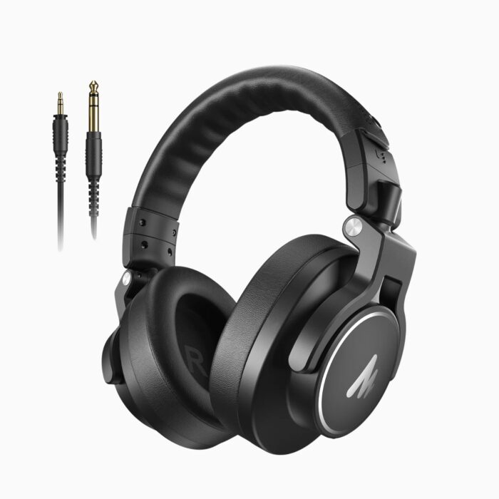 MAONO MH700 monitoring headphones in black with 3.5mm and 6.35mm audio plugs